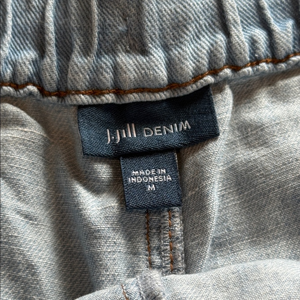 Light Blue Denim women’s J. Jill Shorts - Picture 4 of 5